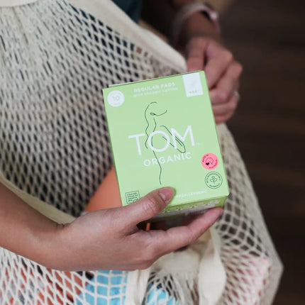 TOM ORGANIC Regular Ultra Thin Pads With Wings (10 Pads)